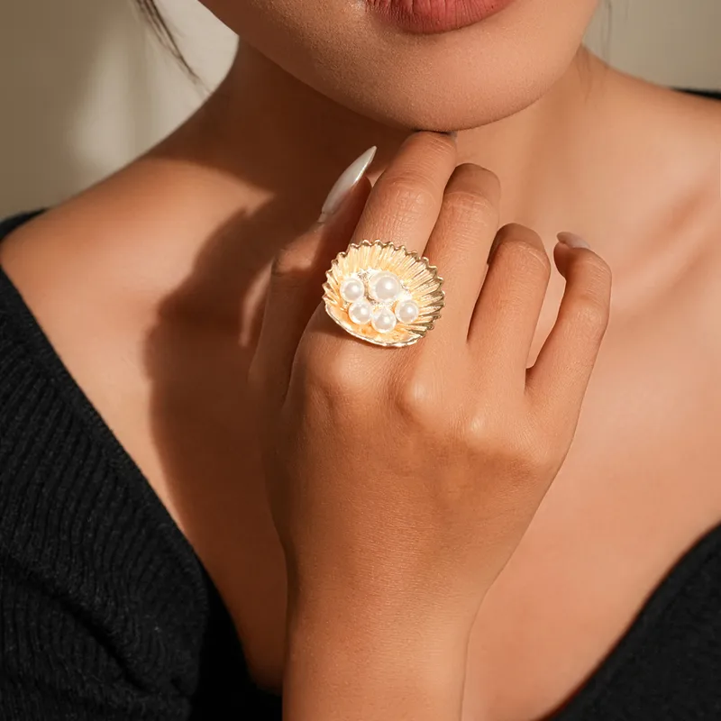 Décontractée Classique Style Vintage Alliage Rond Ciel Étoilé Perle Femmes Anneau Ouvert