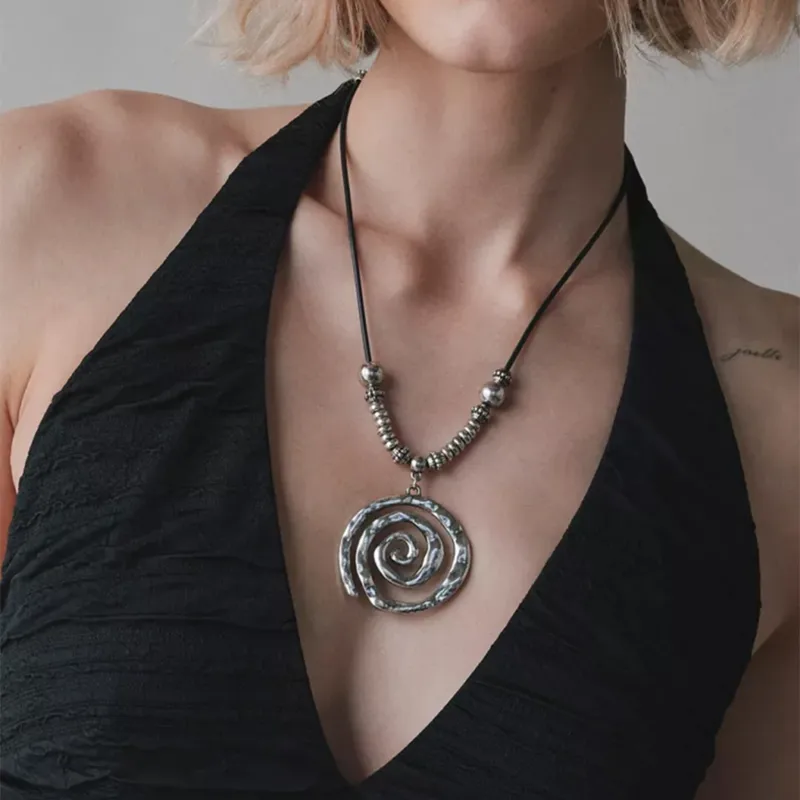 Round Dots Tornado Vintage Style Lady Streetwear Alloy Pendant Necklace Wholesale