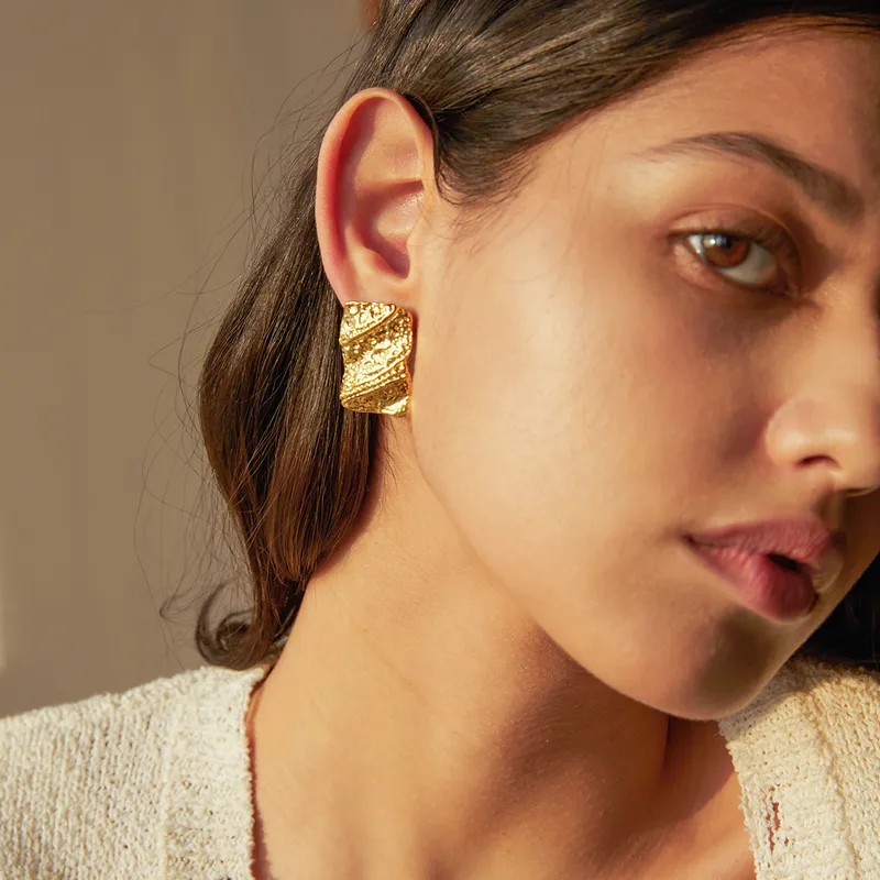 1 Paire Couleur Unie Modèle De Forgeage Rectangle Élégant Femme Vacances Acier Inoxydable 304 Plaqué Or 18K Placage Boucles D'Oreilles