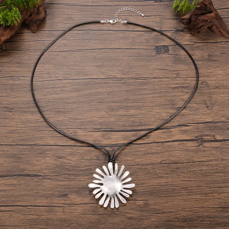 Flower Dragonfly Casual Vacation Modern Style Alloy Pendant Necklace Wholesale