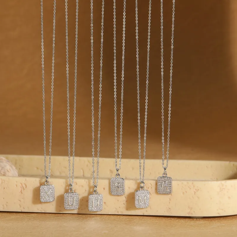 Lettre Décontractée Élégant Femme Zircon Le Cuivre Plaqué Or 14K Pendentif Incruster Fermeture À Boucle De Type Homard