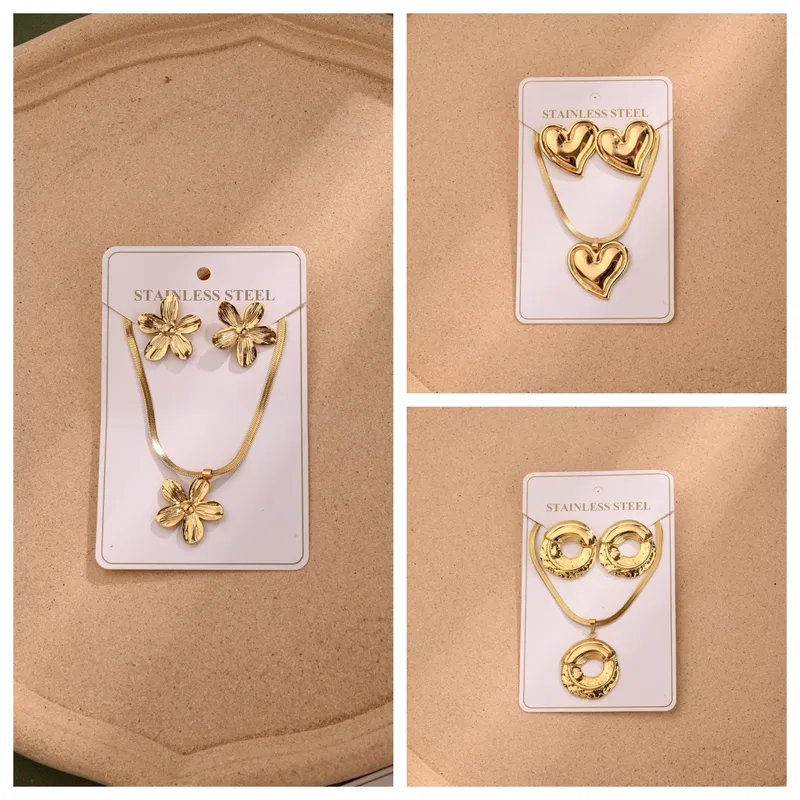 Décontractée Élégant Vacances Acier Inoxydable 304 Rond Forme De Cœur Fleur Polissage Placage Femmes Ensemble De Bijoux