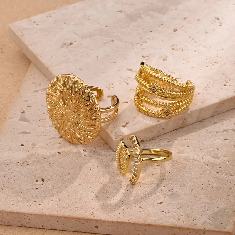 Huit Awn Étoiles Œil Décontractée Style Moderne Le Cuivre Plaqué Or 18K Anneau Ouvert Polissage