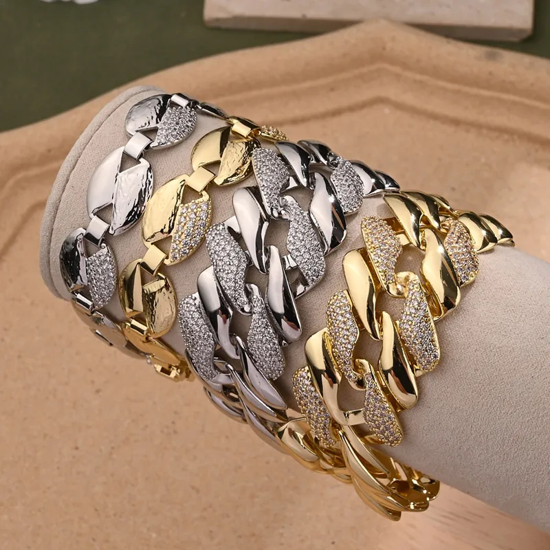 Simple Couleur Unie Hip Hop Style Simple Vêtement De Rue Zircon Le Cuivre Plaqué Or 18K Or Blanc Plaqué Bracelets Fait Main Polissage Placage Snap Bouton