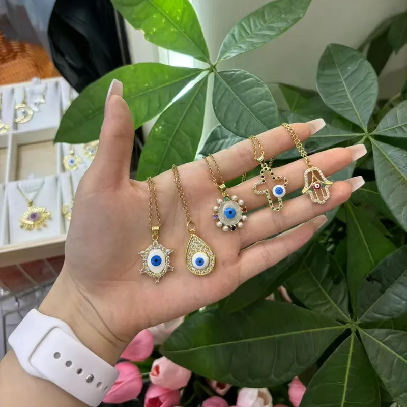 Traverser Paume Les Gouttelettes D'Eau Décontractée Vacances Nouveauté Zircon Le Cuivre Pendentif Émail Incruster Fermeture À Boucle De Type Homard